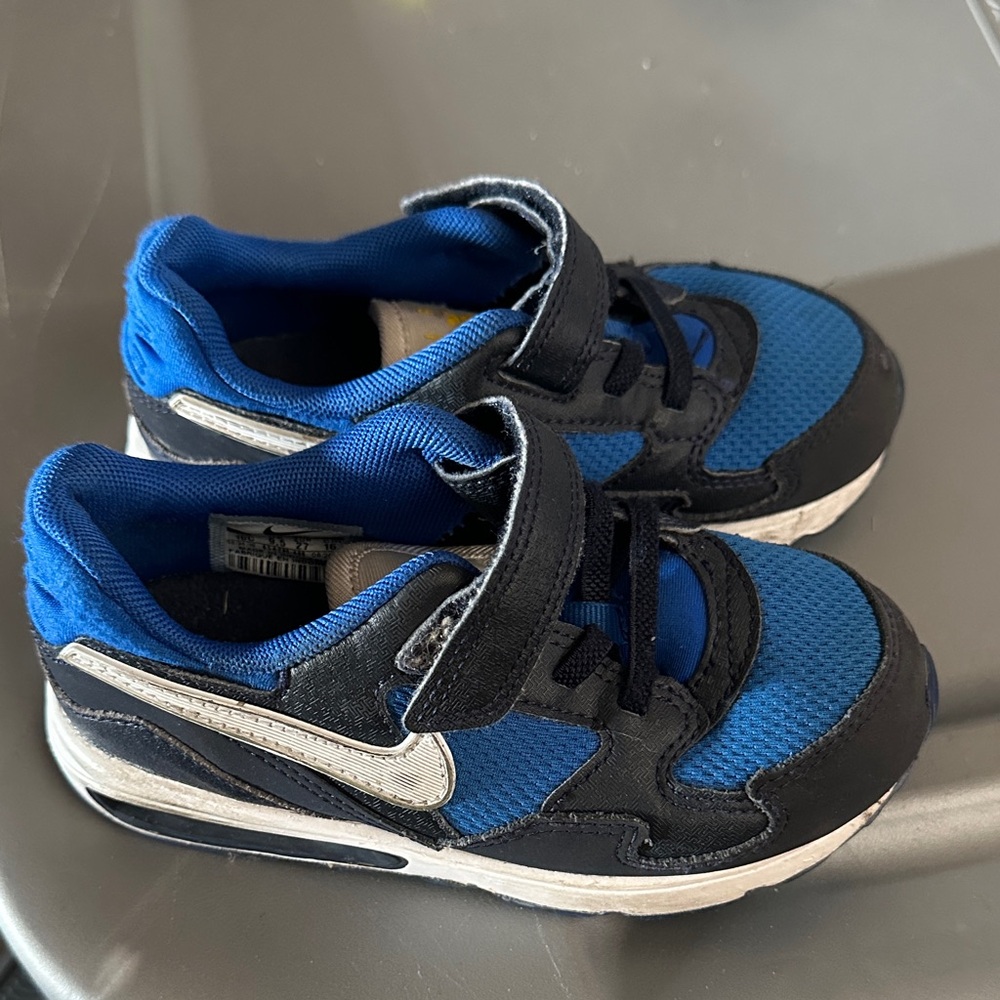Nike Kids Sneakers in Blue and Black